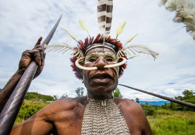 Boya bir adam portresi