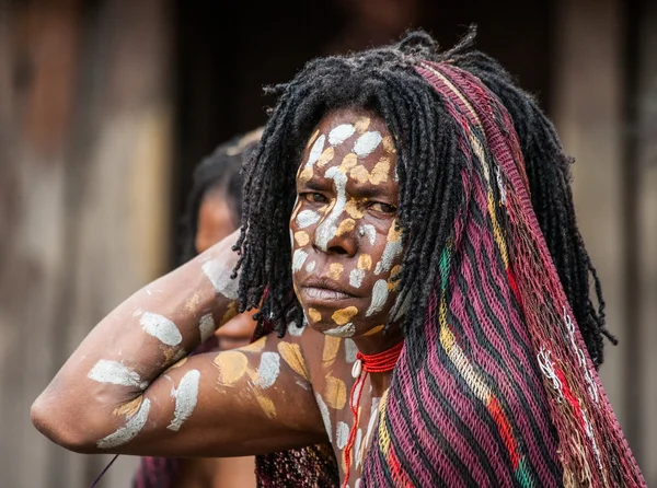 Портрет женщины из племени — стоковое фото