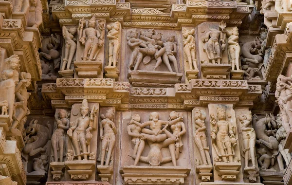 在 Vishvanatha 寺的情色人体雕塑 — 图库照片