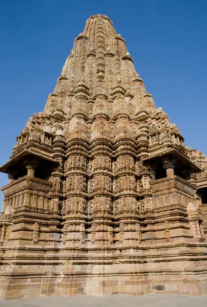 Erotische menselijke beelden op Vishvanatha tempel — Stockfoto