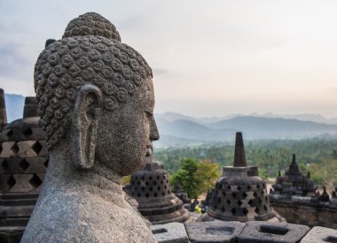 Buda heykelinin borobudur Tapınağı