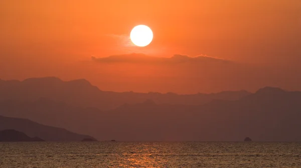 Céu de pôr-do-sol laranja — Fotografia de Stock