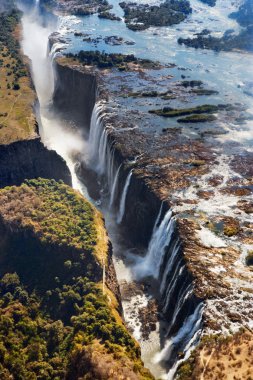 Victoria falls su dünyanın en büyük perde olduğunu.