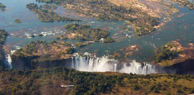 Victoria falls su dünyanın en büyük perde olduğunu.