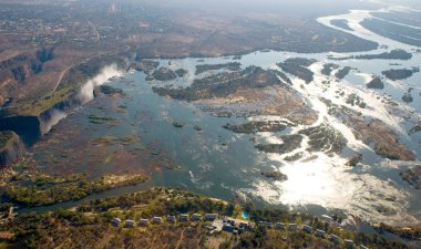 Victoria falls su dünyanın en büyük perde olduğunu.