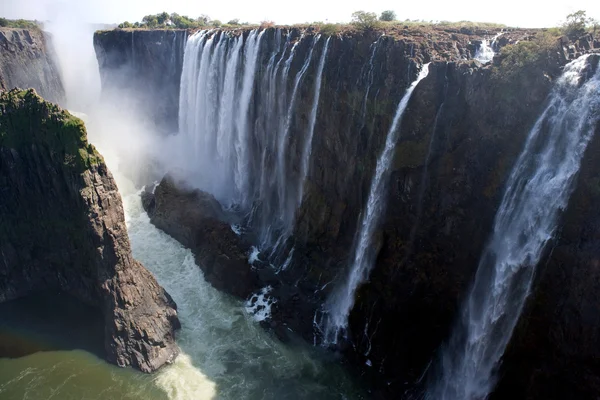 Victoriafallen är största ridån av vatten i världen. — Stockfoto