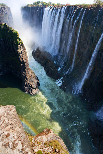 Водопад Виктория. Общий вид радуги
