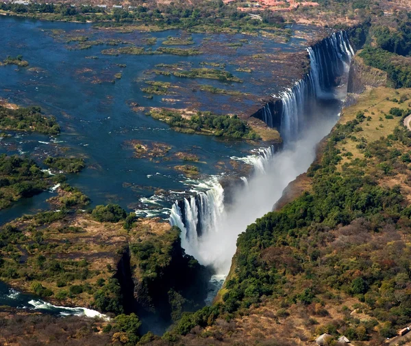 Las cataratas Victoria es la cortina de agua más grande del mundo . —  Fotos de Stock
