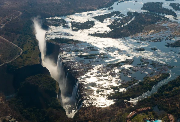 Las cataratas Victoria es la cortina de agua más grande del mundo . — Foto de Stock