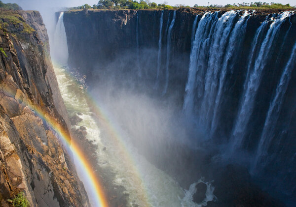 Водопад Виктория. Общий вид радуги
