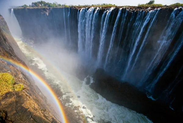 Victoria Falls. Uma visão geral de um arco-íris — Fotografia de Stock