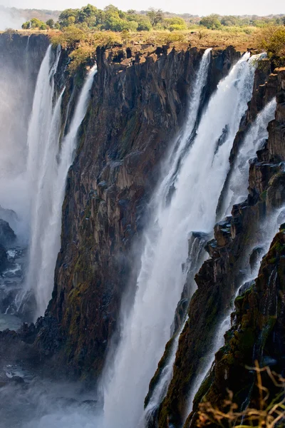 Veduta delle Cascate Vittoria da terra . — Foto Stock