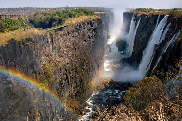 Водопад Виктория. Общий вид радуги
