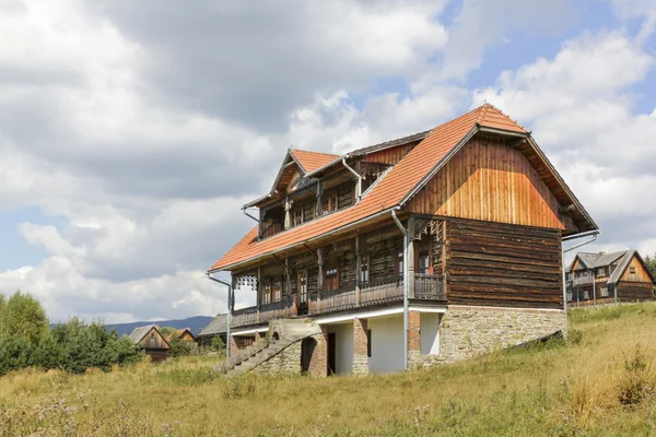 Alte hölzerne Residenz in der Touristensiedlung czorsztyn, Polen — Stockfoto