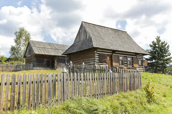 Eski kulübede turistik yerleşim Czorsztyn, Polonya — Stok fotoğraf