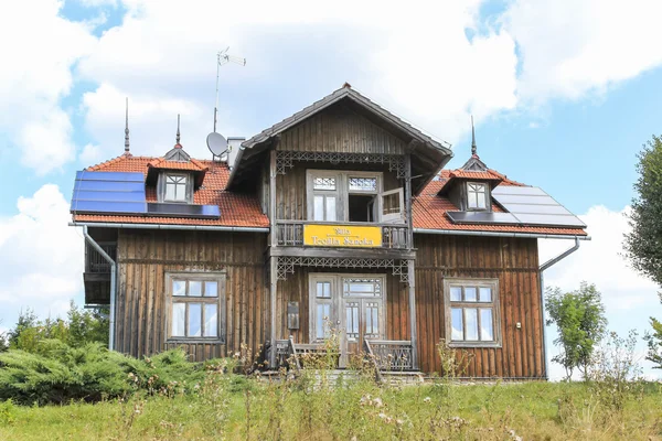 Villa Teofil Sanok i tourist settlement Czorsztyn, Polen — Stockfoto