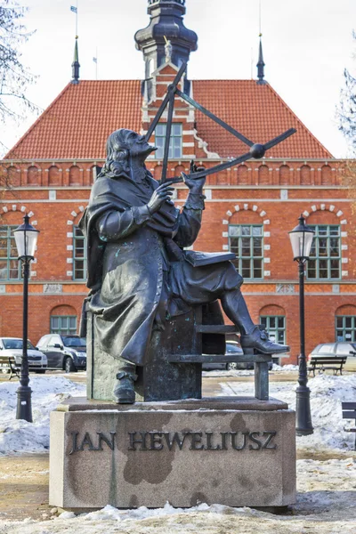 Statue von John Hevelius vor dem Zentrum des Hevelianums in Danzig, Polen — Stockfoto