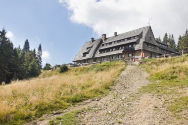 Turbacz dağın, Polonya tepesinde dağ barınak
