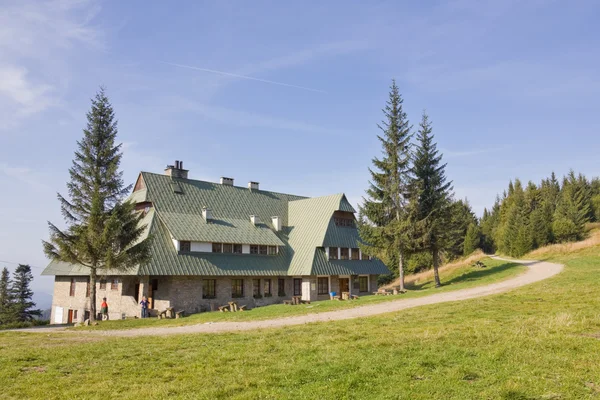 Mountain shelter on the top of Przehyba Mountain, Poland — Stock Photo, Image