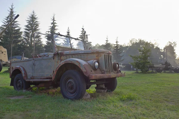 Stary wojskowy pojazd terenowy — Zdjęcie stockowe