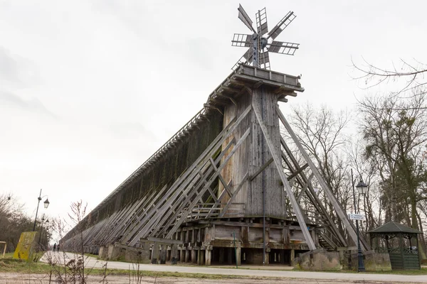 Storica torre di laurea a Ciechocinek, Polonia — Foto Stock