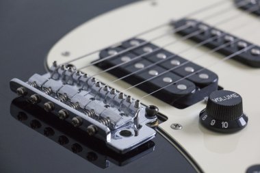 Gitar Köprüsü, transfer ve dizeleri