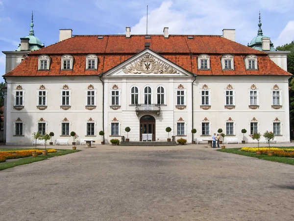 Radziwill Palace i talsparken, Polen — Stockfoto