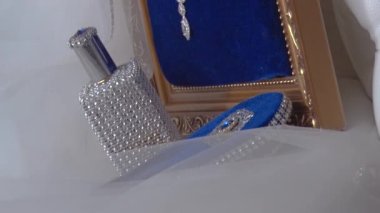 Gelin için mücevher, mavi destekli bijouterie.
