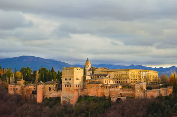 Gün ışığında Alhambra Granada İspanya