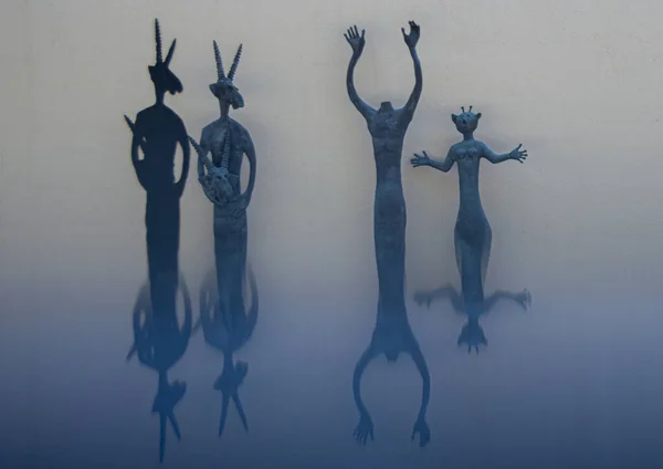 Statues with reflection, Estatuas con reflejo