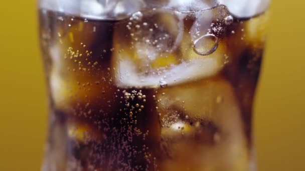 Still Shot Close Pouring Cola Ice Cubes Cola Ice Bubbles — Stock Video