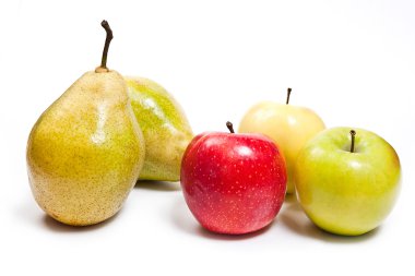 Beyaz arka plan üzerinde izole olgun sulu meyve.