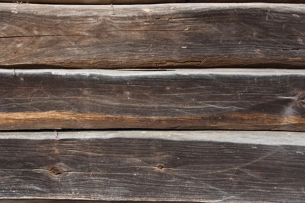 Land huis muur van oude houten logboeken. Natuurlijke houten CHTERGRO — Stockfoto