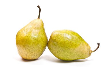 Olgun armutlar beyaz arkaplanda izole