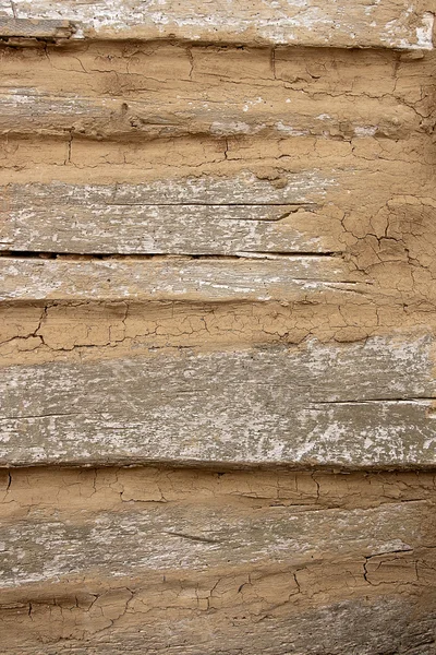 Pared de casa de campo de troncos de madera viejos. Fondo de madera natural — Foto de Stock