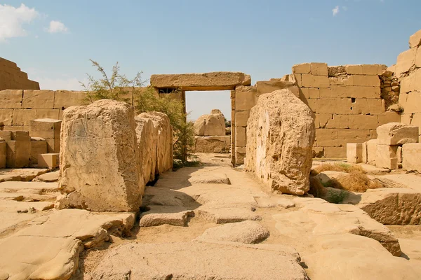 Starověké ruiny chrámu Karnak v Egyptě. — Stock fotografie