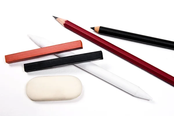 Különböző típusú művészeti eszközök: ceruza, Radír, bélyegző, Kréta, s — Stock Fotó