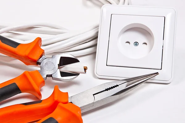 Elektrikçi araçları, kablo ve duvar soket