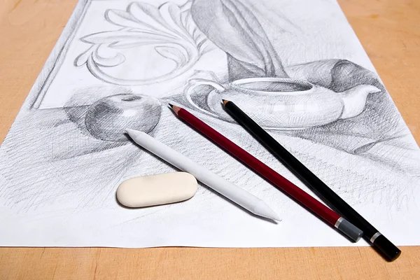 Natürmort çizimi grafit kalem tarafından.