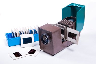 Beyaz arka plan üzerinde Retro cine-projector.