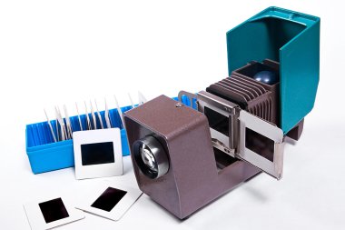 Eski projektör slaytları görüntülemek için. Wh üzerinde mavi kutu içindeki slaytları