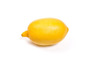 Limon beyazda izole.