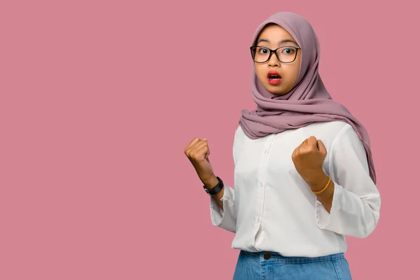 Pretty Young Asian Woman Excited Feeling Shocked Pink Background — Stock Photo, Image