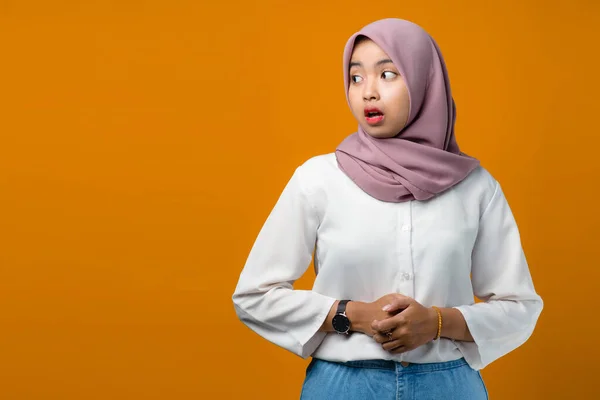 Shocked Young Asian Woman Looking Side Yellow Background — Stock Photo, Image