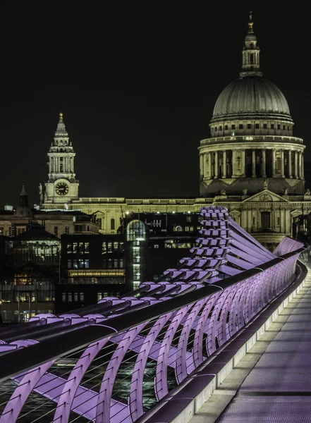 London Milleniumbron Och Paul Natten — Stockfoto