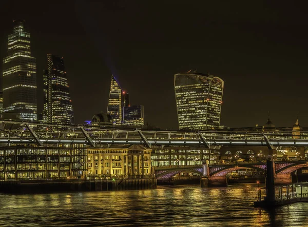 Лондон Ночью Возле Тауэрского Моста — стоковое фото