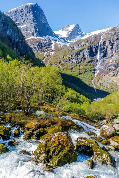 Ösvény Olden Tótól Briksdal Gleccserig — Stock Fotó