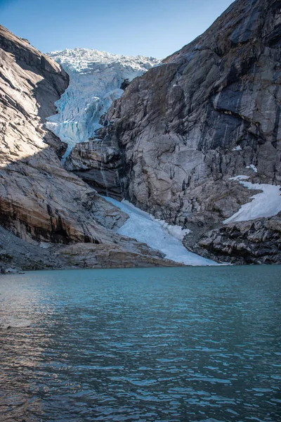 Μονοπάτι Από Λίμνη Olden Έως Τον Briksdal Glacier — Φωτογραφία Αρχείου
