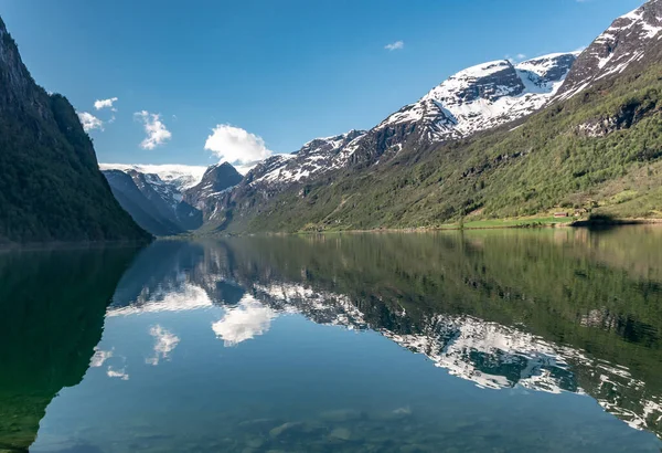 Den Vackra Sjön Vägen Från Olden Till Briksdalsglaciären — Stockfoto