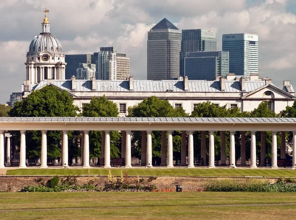 Escritórios Canary Wharf Emoldurados Pela Queen Anne House Greenwich Park — Fotografia de Stock